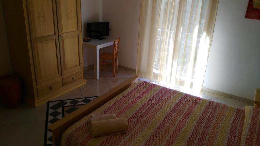 B&B Sa Zodia Guest House Bitti Exteriör bild