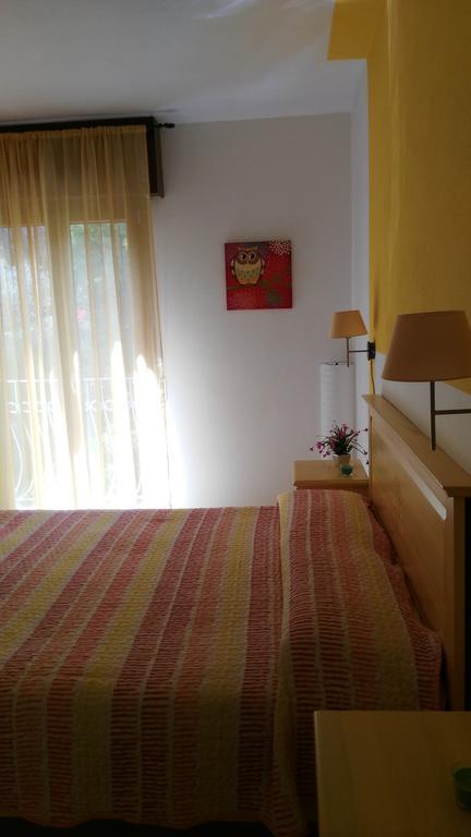 B&B Sa Zodia Guest House Bitti Exteriör bild